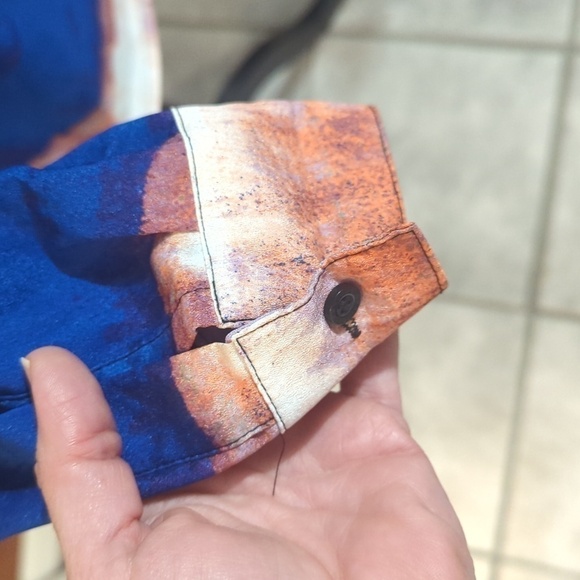 Small, super soft and comfortable Calvin Klein button down - Picture 6 of 8